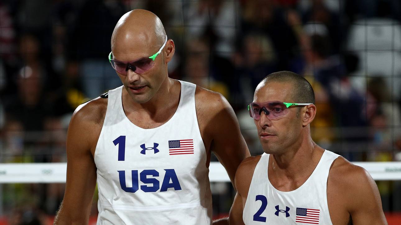 Beach Volleyball - Olympics: Day 8 Auf der World Tour 2019 steht für Phil Dalhausser (l.) und Nicholas Lucena bisher ein zweiter Platz bei den Doha Open als bestes Ergebnis zu Buche
