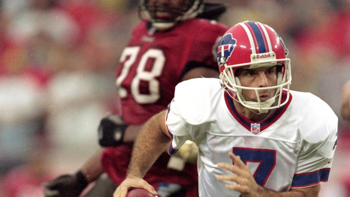1998 bekam Flutie bei den Buffalo Bills eine Chance. Nach einem Comeback-Sieg wurde er Starter und der kleinste Pro-Bowl-Quarterback der NFL-Historie
