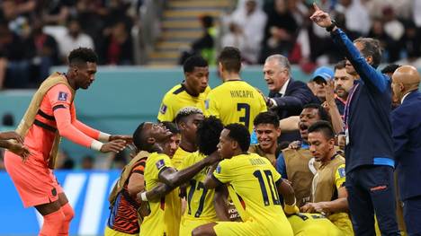 Ecuador schlägt Katar zum WM-Auftakt