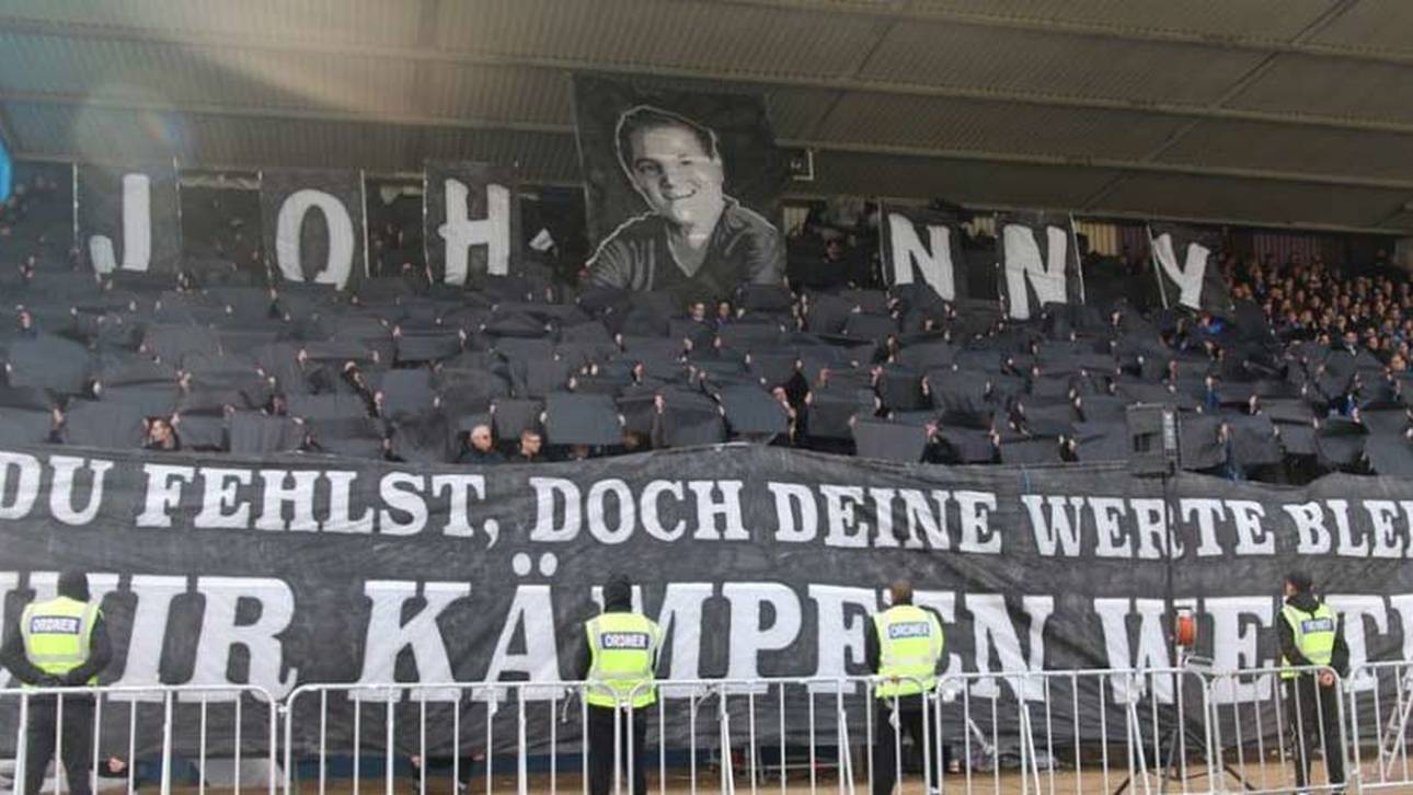 Sondertrikot für Johnny Heimes