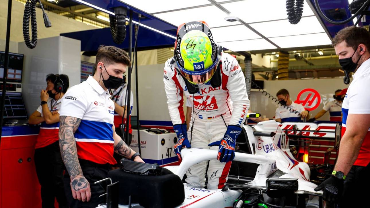 F1-Tests: Schumachers Pannenstart