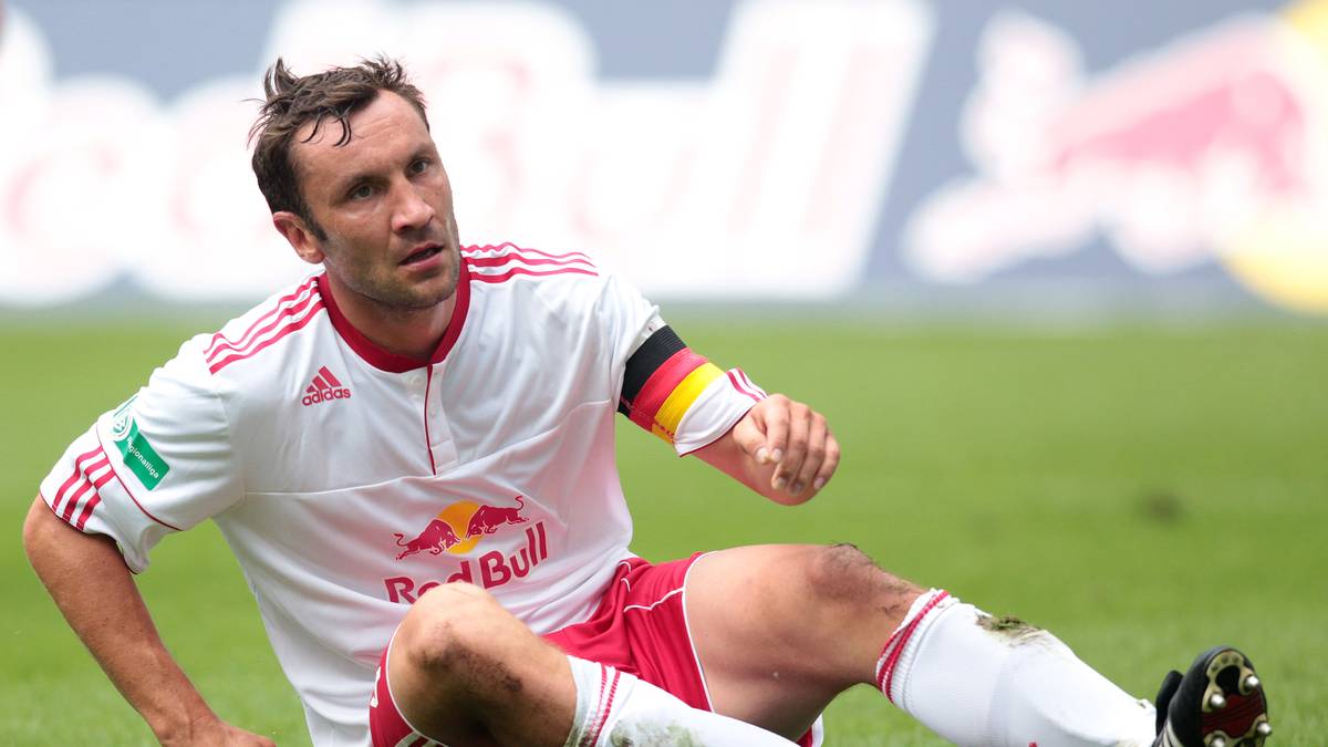 Der direkte Aufstieg in die 3. Liga misslingt jedoch. Zweimal hintereinander scheitern die Leipziger