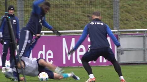 Beim Training des FC Schalke 04 gerieten Simon Terodde und Timo Baumgartl in einem Wortgefecht aneinander. Für Derry Murkin hat der Trainingszoff auch gute Seiten.