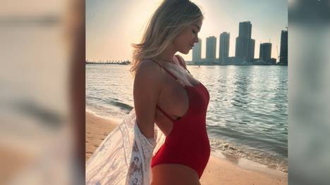 Nur ein paar Tage nachdem Loris Karius und seine Freundin ihre Schwangerschaft öffentlich machten, landete schon ein Bild mit Babybauch auf Instagram. 