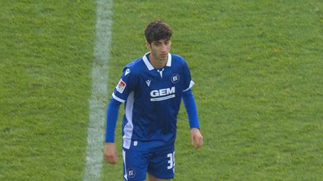 Efe-Kaan Sihlaroglu ist zum jüngsten Spieler der Zweitliga-Geschichte avanciert. Der Mittelfeldspieler des KSC debütierte gegen Hannover 96.