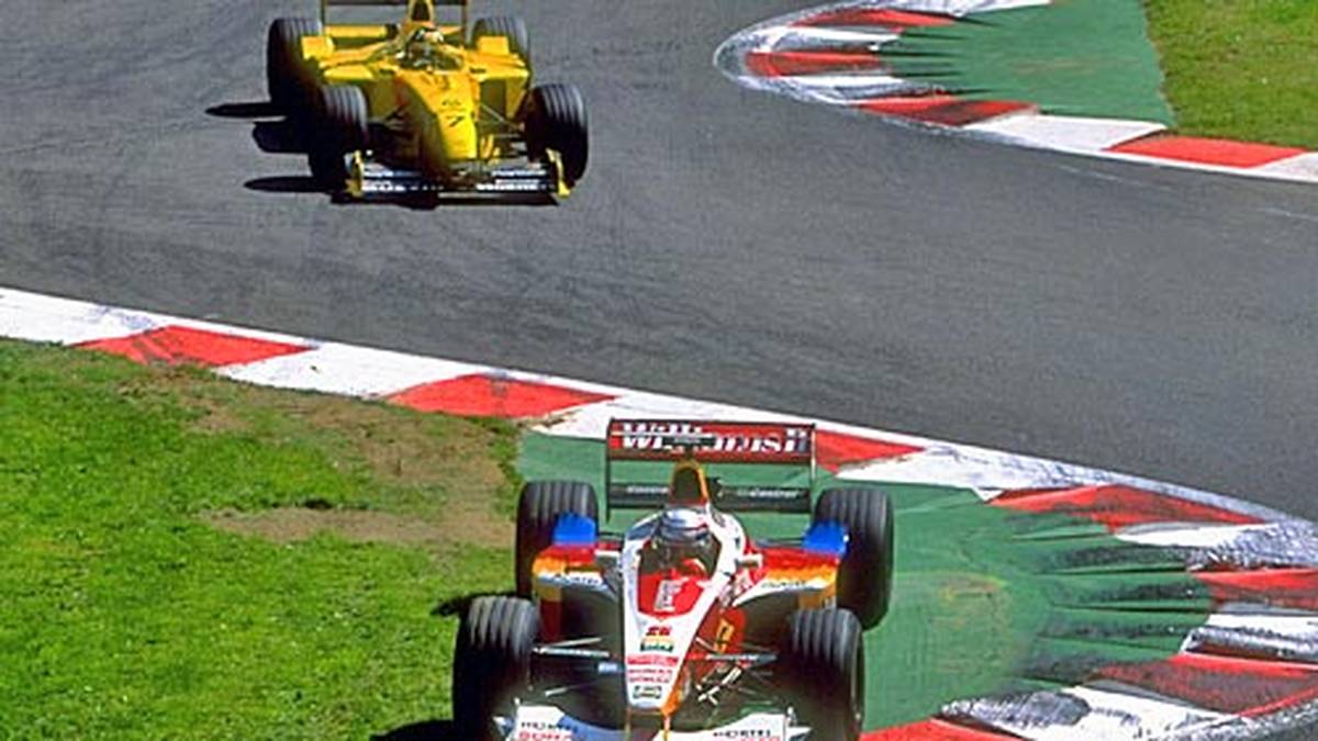 ... überzeugt Zanardi wieder nicht. Er sammelt im absolut konkurrenzfähigen Williams keinen einzigen Punkt und legt erst einmal eine Motorsport-Pause ein