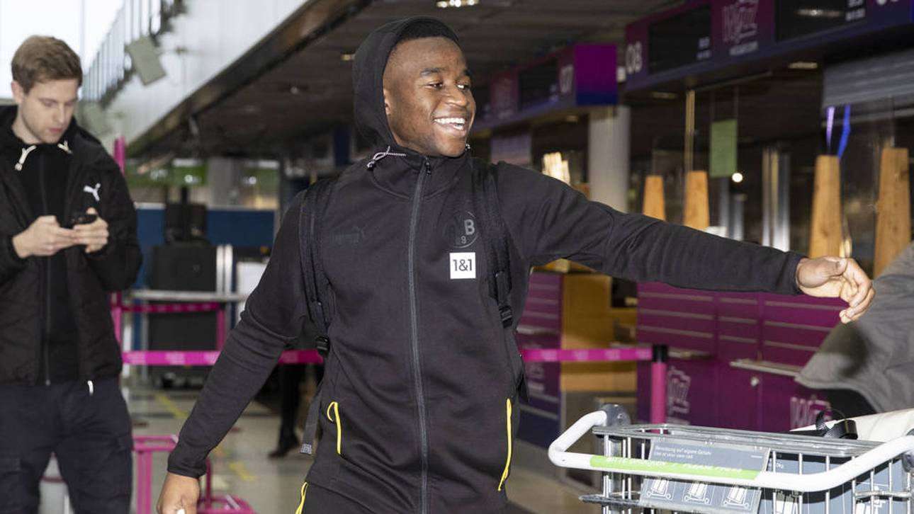 Moukoko feiert DBB-Stars ab