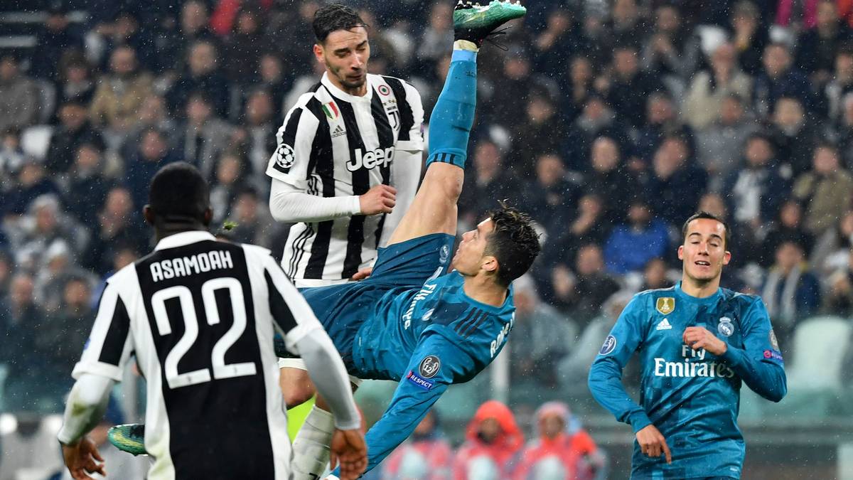 Während Ronaldo sein Bein durchschwingt, zappelt der Ball - unhaltbar für Juve-Keeper Gianluigi Buffon, bereits im Netz