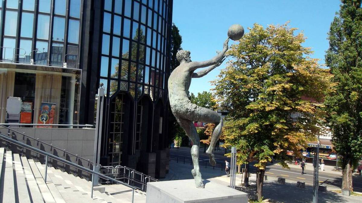 In Zagreb gibt es eine Statue sowie ein Museum für Drazen Petrovic