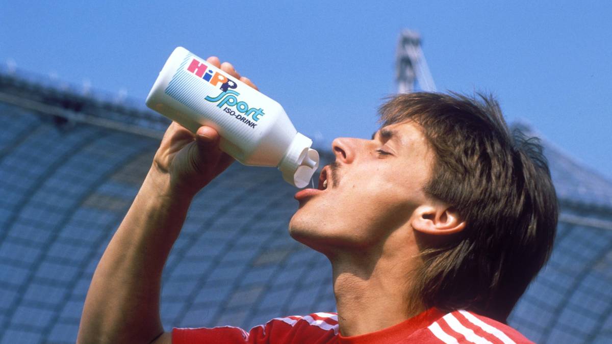 OLAF THON (am 1.7. 1988): Sechs Spielzeiten lang prägt der heutige SPORT1-Experte das Mittelfeld der Bayern. Insgesamt kommt er auf 147 Bundesligaspiele für die Münchner und trifft 29 Mal ins Schwarze