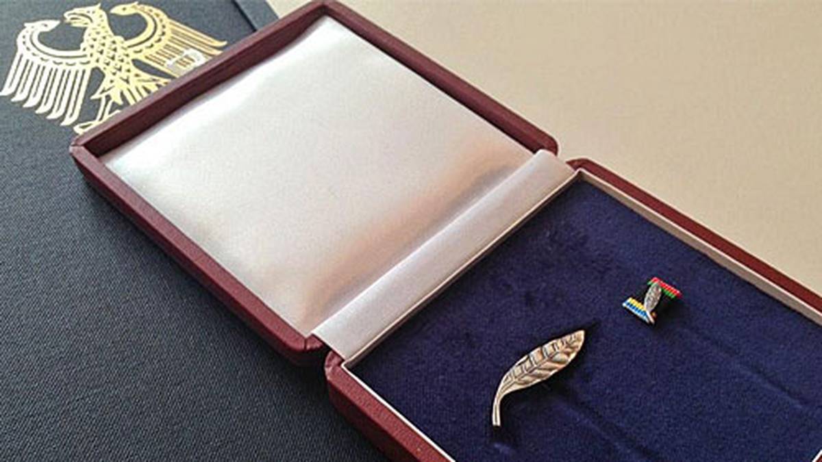 Das Objekt der Begierde: das Silberne Lorbeerblatt ist die höchste sportliche Auszeichnung in Deutschland. Copyright: twitter@JochenStutzky