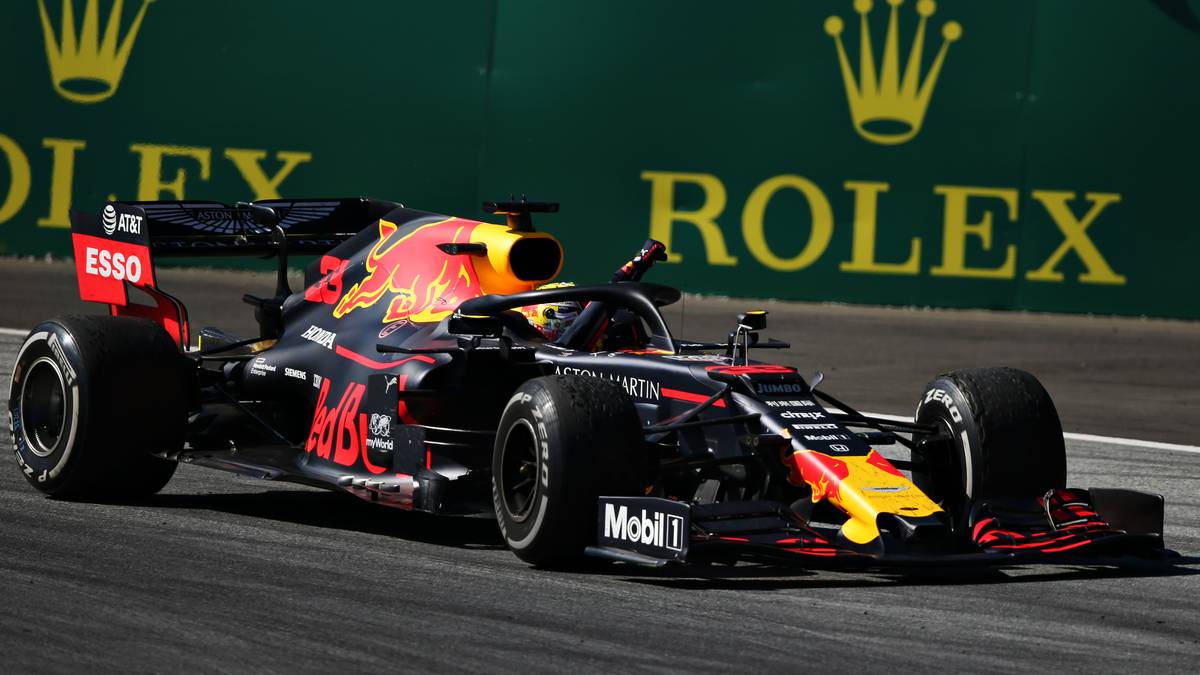 So oft und knallhart, wie sie vom ehemaligen Partner McLaren nach ihrer Rückkehr als Motorenbauer in die Formel 1 verbal an die Wand genagelt wurden, hätte es keinen wundern dürfen, wenn sie die Reißleine gezogen hätten. Haben sie aber nicht. Denn über ein Jahr Umweg bei Toro Rosso, wo man sich voll auf die Umgangsformen der Japaner und deren Art, zu kommunizieren, eingelassen und eingestellt hat, ist der Schritt zu Red Bull ein überaus richtiger gewesen