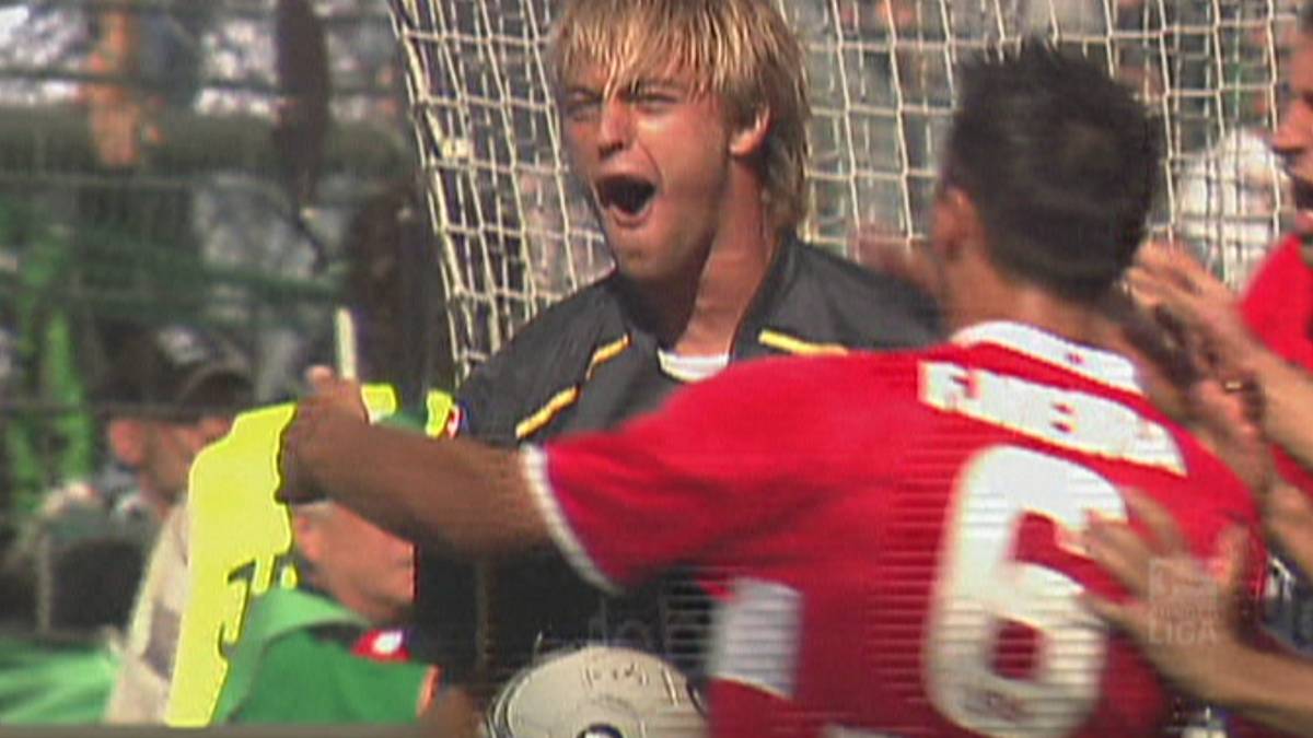 18. Oktober 2003: Die Mega-Serie von Stuttgarts Timo Hildebrand reißt gegen Bremen. Der VfB-Keeper ist insgesamt 885 Minuten ohne Gegentor geblieben.