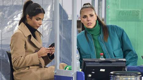 Esther Sedlaczek (r.) und Lea Wagner gehören zum Moderations-Team der ARD Sportschau