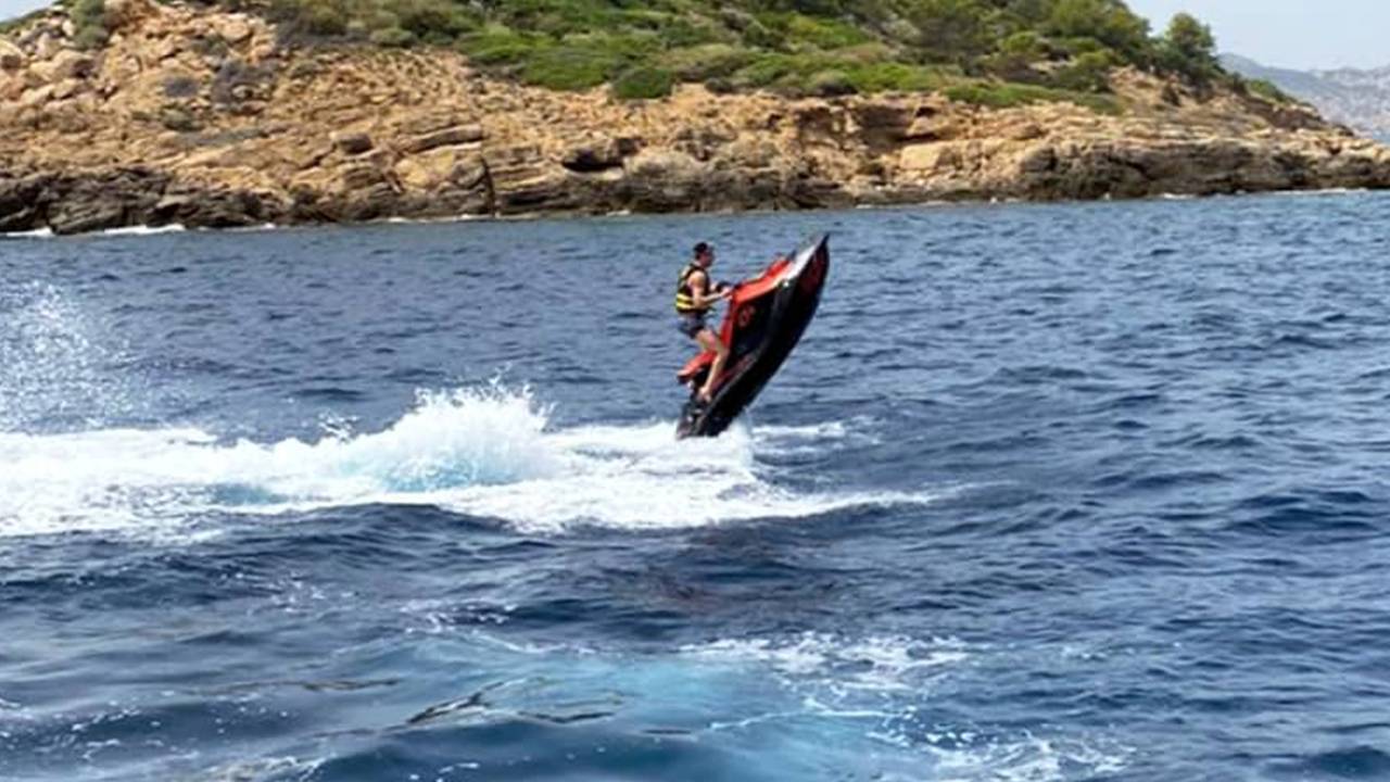 Bayern-Star Robert Lewandowski zeigt im Urlaub Stunts auf Jetski