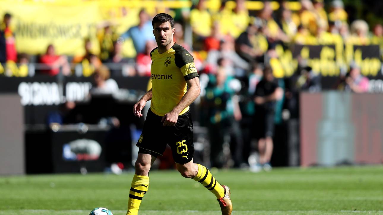 Sokratis schon in London