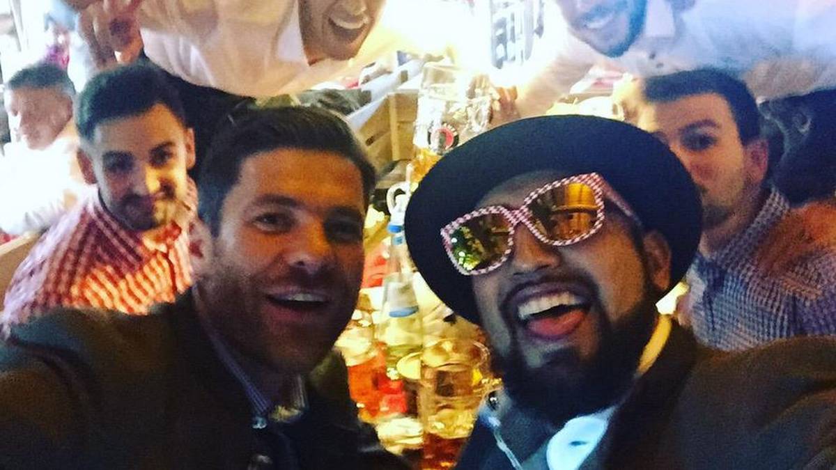 Gute Laune am Tisch von Arturo Vidal