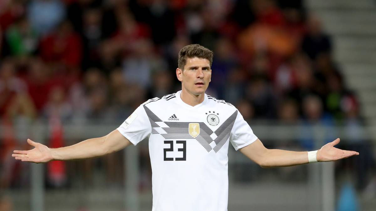 Nach FIFA-Wertung wäre Gomez der erste von vier Streichkandidaten gewesen. Mit 81 Gesamtpunkten ist er der virtuell schwächste Offensiv-Mann in Löws Kader