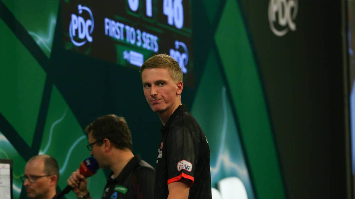 Wessel Nijman hat eine bewegte Vergangenheit. Der 24-jährige Niederländer kehrte 2023 nach einer einjährigen Sperre wegen Spielmanipulation auf die Tour zurück und hat sich seither konsequent gesteigert. 2024 zeigte er bei mehreren Turnieren, darunter dem Grand Slam of Darts, dass er stärker denn je ist.