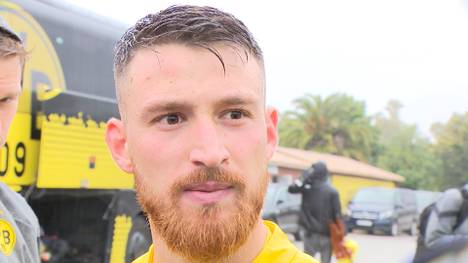Salih Özcan reagiert auf die Rückkehr von BVB-Stürmer Sebastien Haller. Ihn überrasche dessen beeindruckender Fitnesszustand nicht.