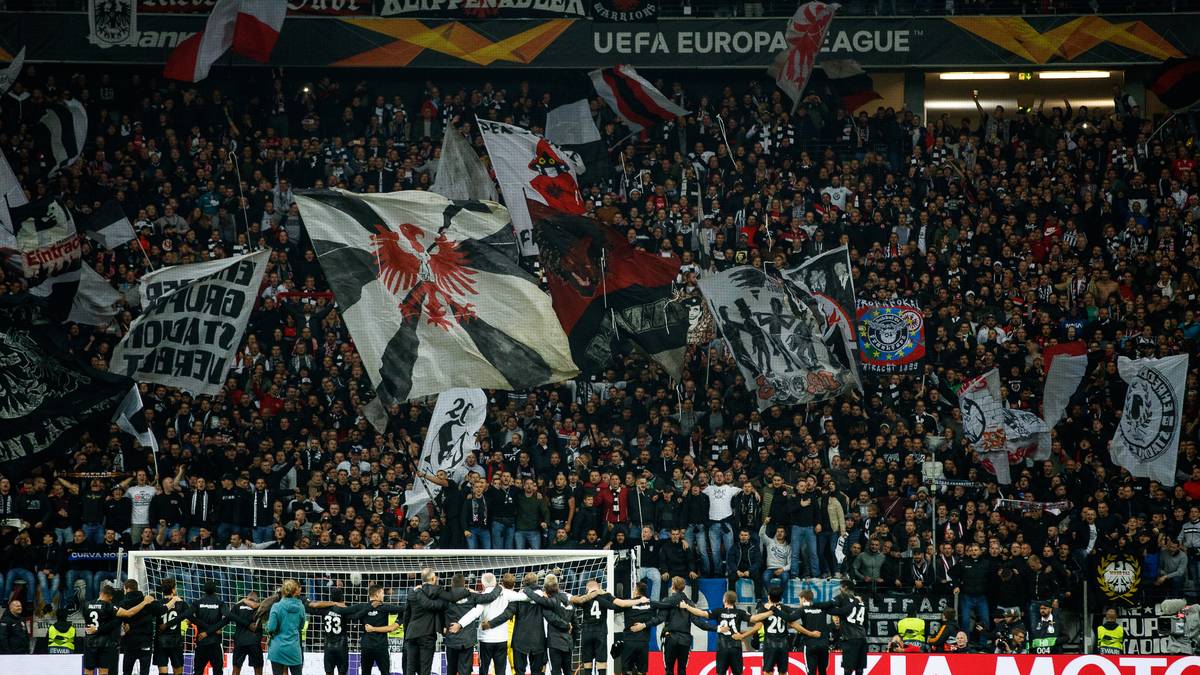Der Aufwand wurde dann auch von den Spielern belohnt. Die SGE fegte Lazio mit 4:1 aus dem Stadion. Gefeiert wurde danach gemeinsam