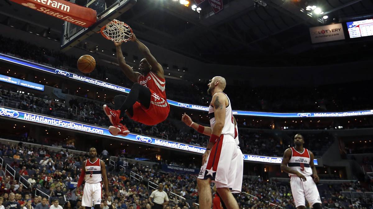 Harden bekommt einfach mehr Unterstützung. Joey Dorsey reißt in der Hauptstadt fast den Korb aus den Angeln - die Rockets siegen 99:91
