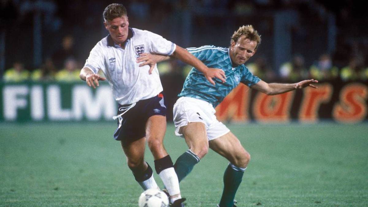 Paul Gascoigne im Zweikampf mit Andreas Brehme im WM-Halbfinale 1990
