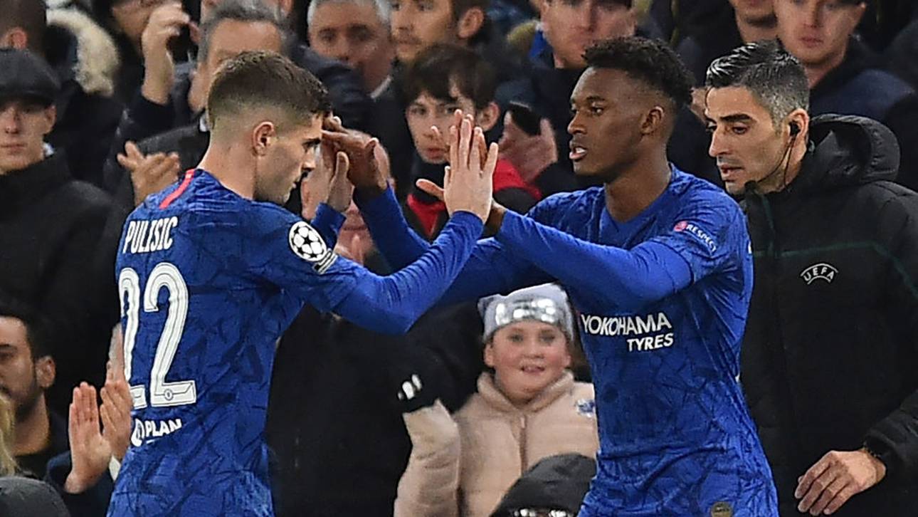 Christian Pulisic (l.) und Callum Hudson-Odoi spielen beim FC Chelsea links