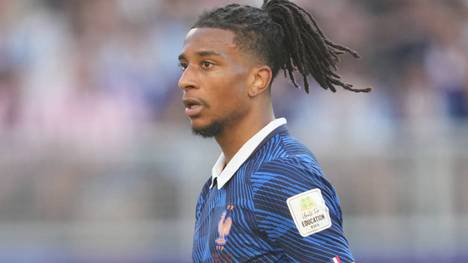 Mit seiner introvertierten Art brilliert Michael Olise bei der WM 2026 für Frankreich. Vor dem Viertelfinale gegen Marokko lobt Co-Trainer Guy Stéphan den Star von Bayern München ausgiebig.