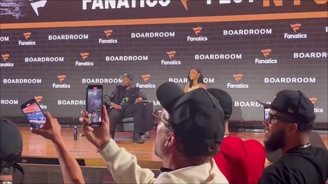 Suns-Star Kevin Durant wird wohl in der kommenden Saison für die Houston Rockets auflaufen. Der 36-Jährige erfuhr während eines Interviews von dieser Nachricht.