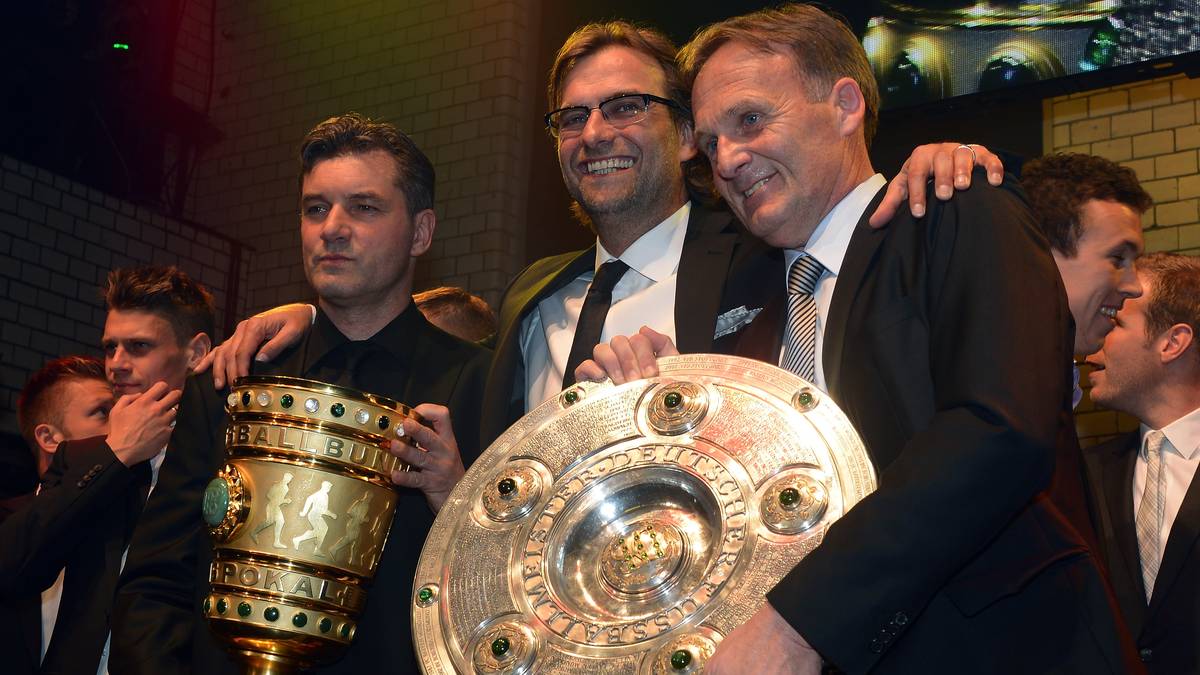 Es kommt noch besser: Der BVB holt 2012 das Double aus Meisterschaft und DFB-Pokal, schlägt die Bayern dort im Finale sensationell mit 5:2. In der Champions League schafft man es zwar nicht über die Gruppenphase hinaus, aber es ist trotzdem eine der erfolgreichsten Saisons der Vereinsgeschichte 