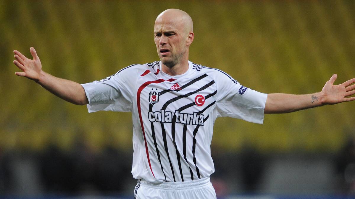 2009 wechselte der frühere Schalker und Bremer Fabian Ernst an den Bosporus. Bis 2013 trägt er das Trikot von Besiktas Istanbul. Dann hängte er noch ein Jahr bei Kasımpaşa Istanbul dran. In dieser Zeit traf Ernst unter anderem auf....