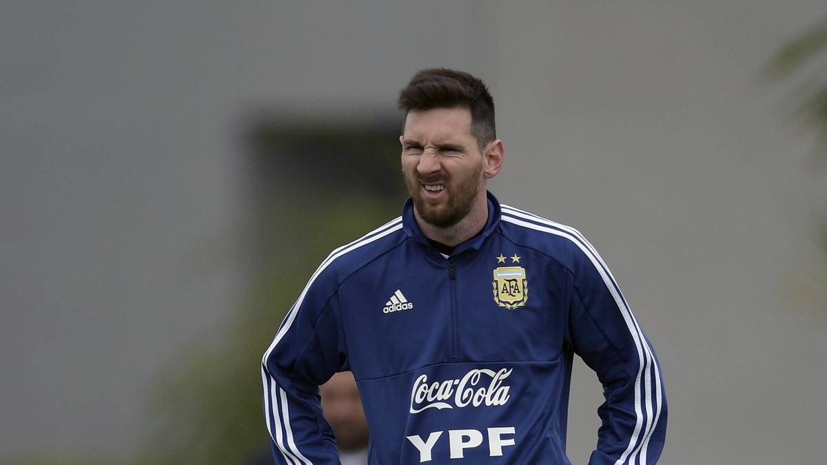 Darüber hinaus haftet am Argentinier bislang auch der Makel, dass er mit der Nationalmannschaft noch keinen Titel gewinnen konnte. Dies könnte sich allerdings ändern, wenn er in diesem Sommer ausgerechnet in Brasilien mit den Argentiniern die Copa América gewinnt