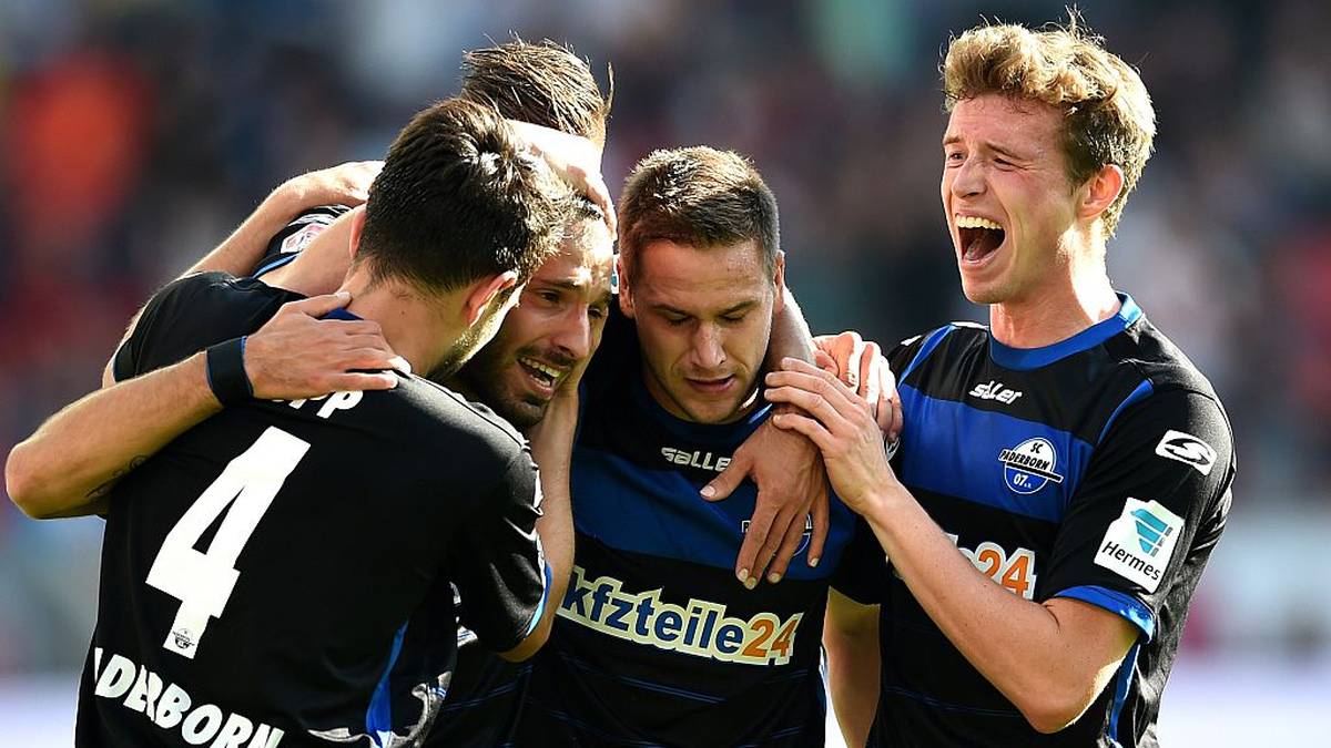 PLATZ 31 - SC Paderborn 07 - Anzahl der Tabellenführungen: 1 (Im Bild ein Foto der Mannschaft aus dem Jahr der ersten Tabellenführung)