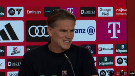 Er ist gerade einmal 15 Jahre jung und trotzdem in der europäischen Fußballwelt schon in aller Munde. Auch der FC Bayern soll an Manchester Uniteds Nachwuchsstürmer JJ Gabriel interessiert sein. Christoph Freund reagiert auf die Gerüchte.