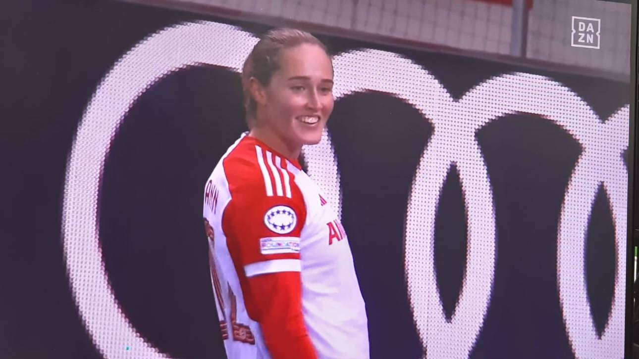 Irritierter Lacher bei Bayern-Patzer