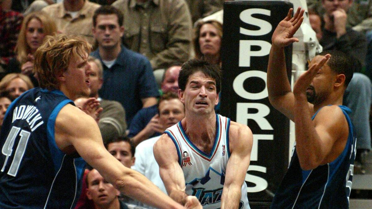 Bei der Anzahl an Spielen (1522) überholt Nowitzki im Saisonverlauf einen gewissen John Stockton - Karl Malones langjährigen und kongenialen Vorlagengeber bei den Utah Jazz - und liegt nun auf Rang drei. Nur Kareem-Abdul Jabbar (1560) und Robert Parish (1611) bestritten mehr Spiele als er