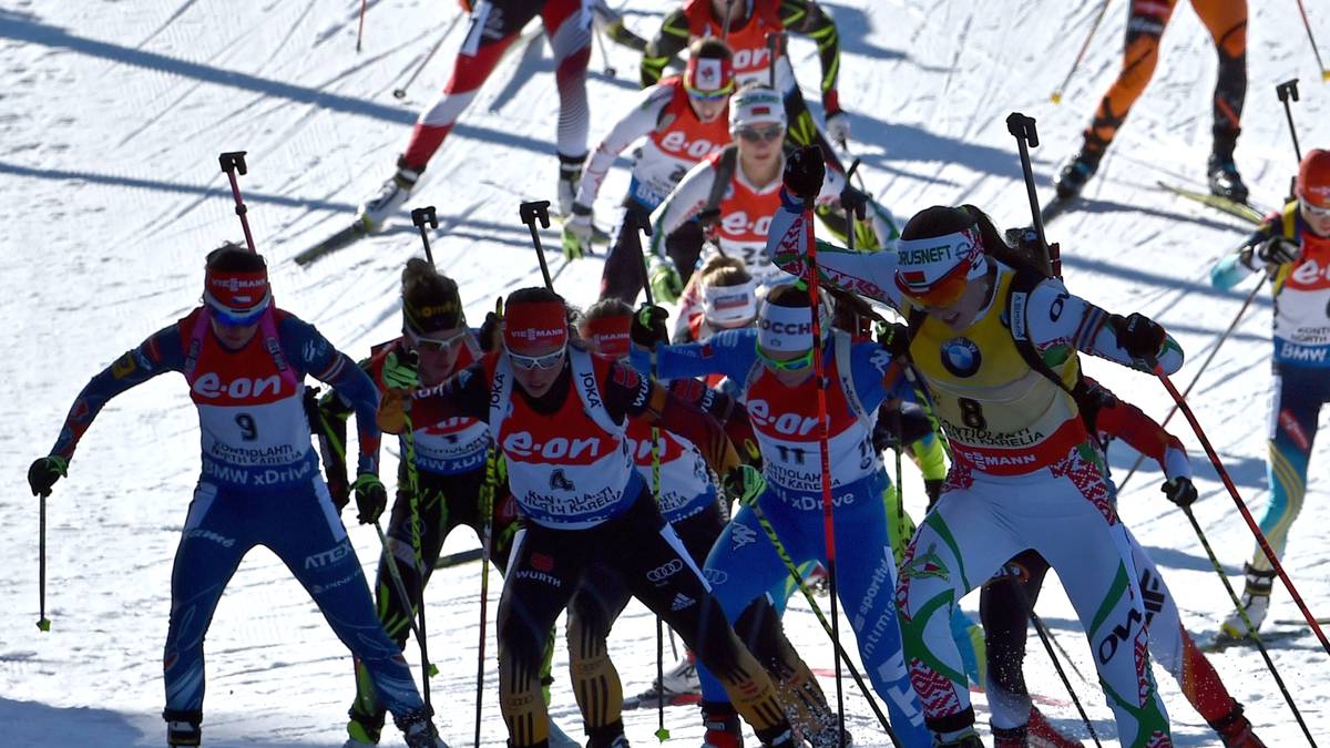Den Anfang machen die Damen. Darja Domratschewa legt los wie die Feuerwehr. Die Dominatorin der Olympischen Spiele ist immer noch ohne WM-Medaille und will diesen Makel mit aller macht beheben