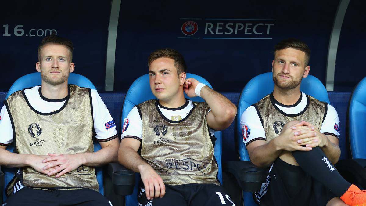 Es gibt allerdings Gerüchte, dass Mustafis Berater mit Valencia ausgehandelt hat, dass er bei einem attraktiven Angebot die Freigabe erhalten würde. Ob der BVB dieses Angebot liefert - und womöglich gleich drei Weltmeister holt? Abwarten. Auch diverse andere europäische Top-Teams sollen Mustafi auf dem Zettel haben. Zu den potenziellen Abgängen...