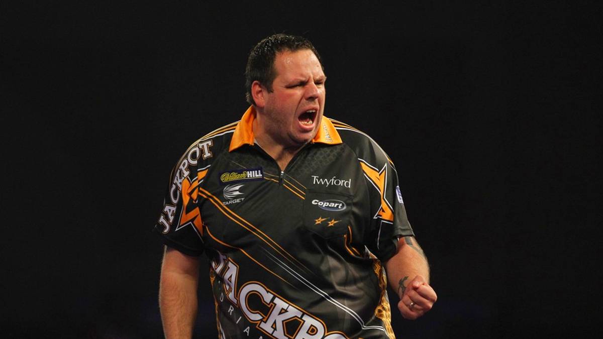 Und noch einer darf sich freuen: Der zweifache Weltmeister Adrian Lewis  siegt gegen den Niederländer Jan Dekker und zeigt, dass er an einem guten Tag zu den ganz, ganz Großen gehört