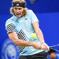 Alexander Zverev hat den zweiten Turniersieg in seiner Comeback-Saison weiter fest im Blick. Jan-Lennard Struff hingegen kassiert einen Dämpfer.