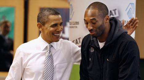Barack Obama (l.) imitierte bei seiner Rede Kobe Bryant
