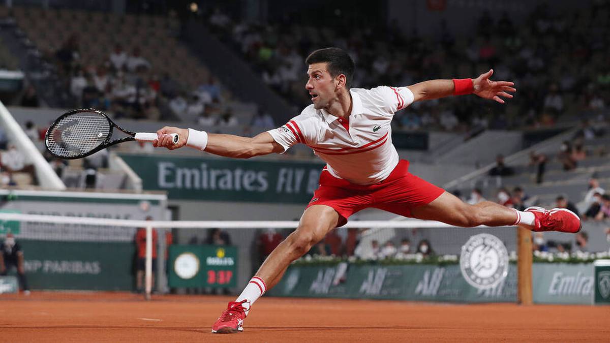  Nach Australien ist vor Frankreich: Im Halbfinale der French Open liefert sich Djokovic mit Rafael Nadal einen epischen Fight. Nadal gewinnt den ersten Satz mit 6:3, Djokovic lässt sich davon aber nicht beirren