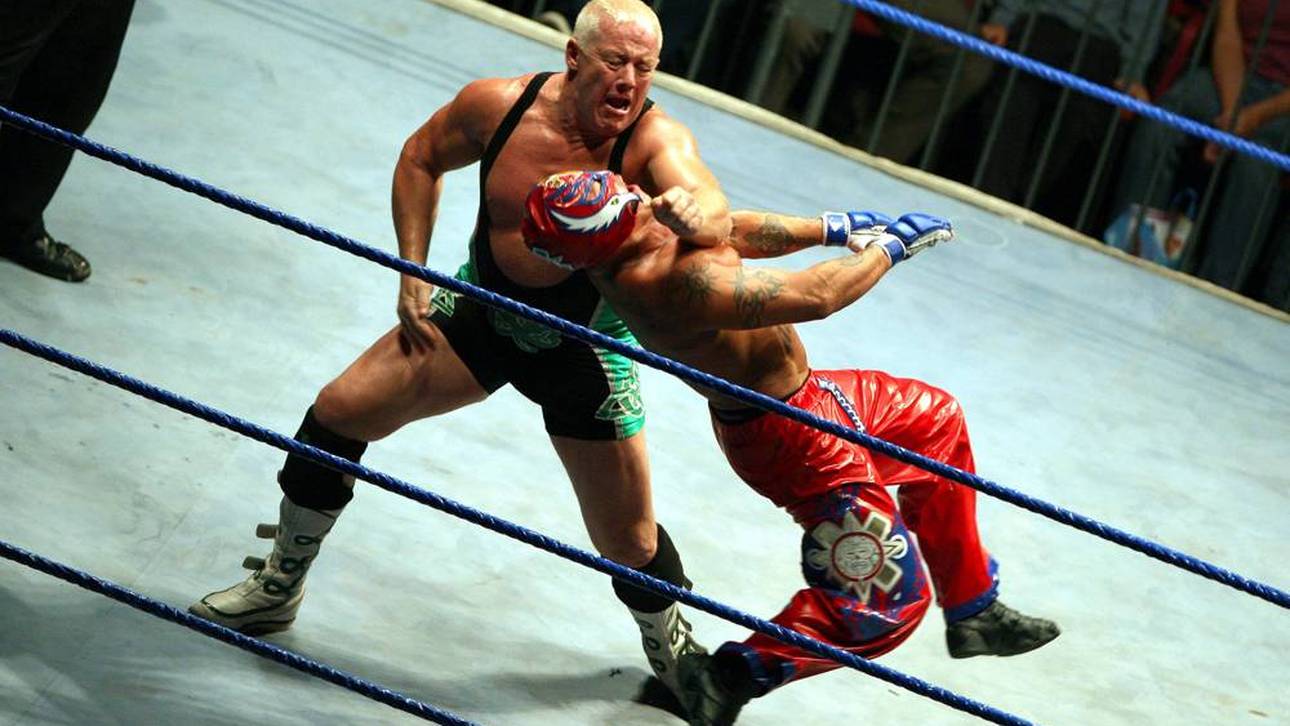 David Finlays Vater Fit bei einem WWE-Match gegen Rey Mysterio 2007