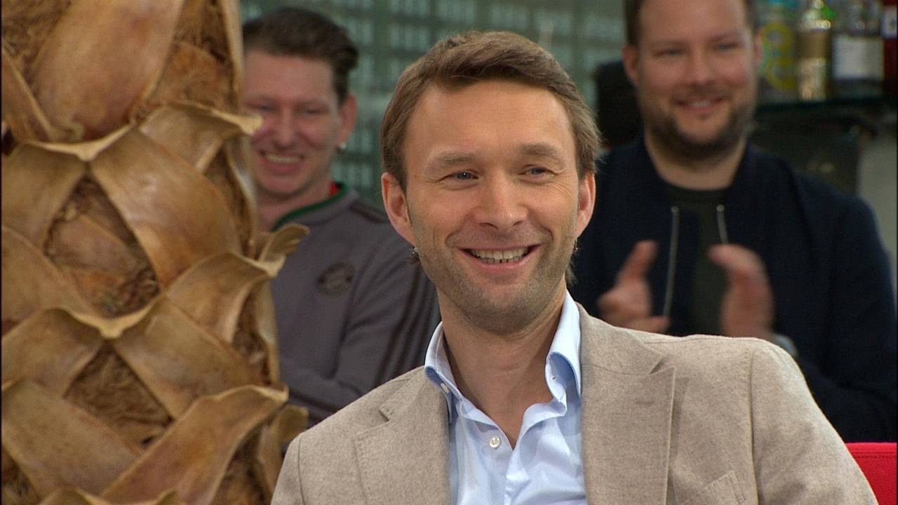 STAHLWERK Doppelpass: Simon Rolfes erkennt Leverkusen-Torhymne nicht
