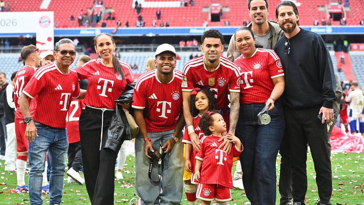Auch Luis Díaz genießt den Moment mit seiner Familie
