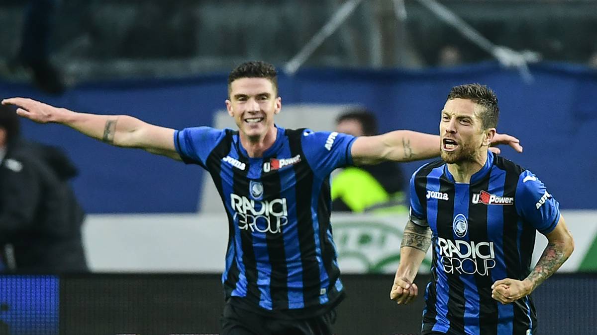 ROBIN GOSENS (l.): Kurz vor seinem 18. Geburtstag wechselte der Linksverteidiger vom VfL Rhede zu Vitesse Arnheim. Nach mehreren Stationen in den Niederlanden spielt Gosens seit Sommer 2017 für Atalanta Bergamo - als Stammspieler