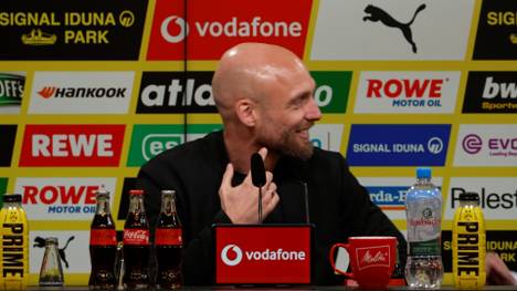 Ole Book ist nicht weit von Dortmund aufgewachsen und seit frühester Kindheit BVB-Fan. Beim Rückblick auf die Trikothistorie der Dortmunder sorgt der neue Sportdirektor für Irritationen und einen kleinen Lacher.