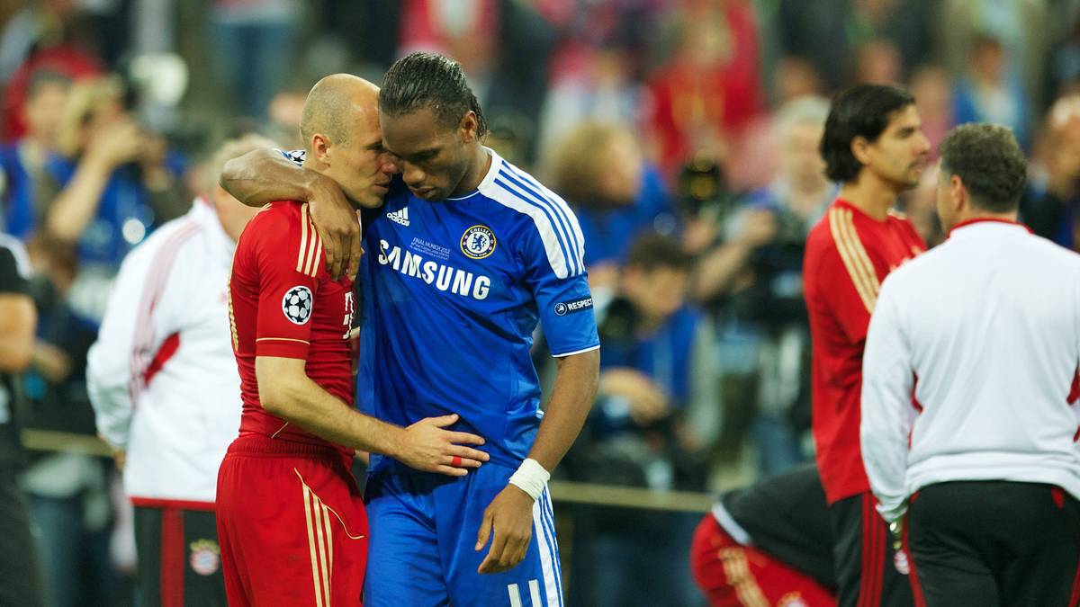 Wie er in seiner Biografie "Commitment" verriet, redet er vor der Ausführung auf den Niederländer ein. "Ich sagte: 'Arjen, du bist ein Chelsea-Spieler, das kannst du nicht tun. Tu es nicht. Außerdem wissen wir sowieso, wohin du schießen wirst.'"