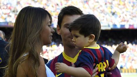 Lionel Messi mit seinem Sohn und Ehefrau Antonella 